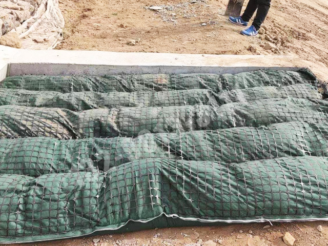 加筋生態(tài)袋