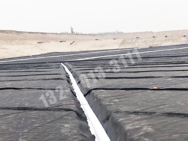 垃圾填埋場(chǎng)土工濾網(wǎng)底部鋪設