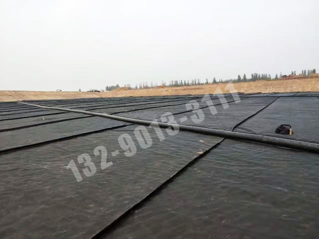 垃圾填埋場(chǎng)土工濾網(wǎng)底部加筋