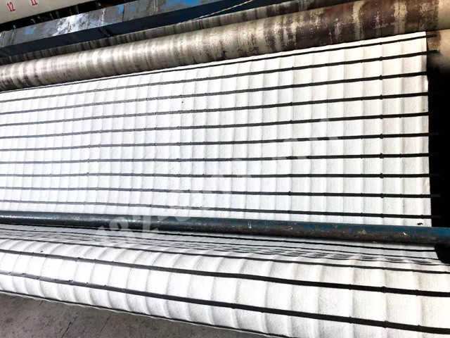 鋼塑格柵復合土工布