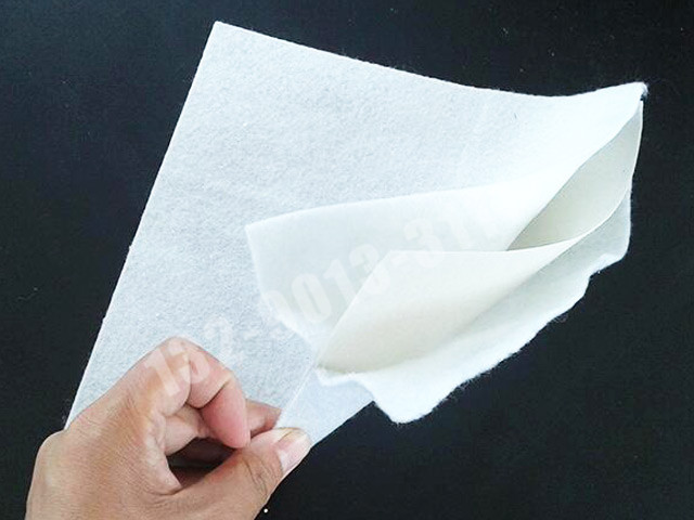 兩布一膜（長(cháng)絲土工布）