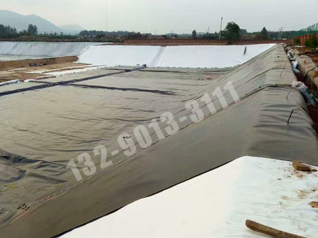 固廢物填埋防滲膜施工