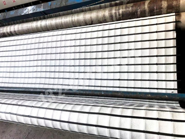 鋼塑格柵復合土工布