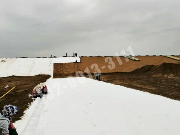 復合土工膜施工