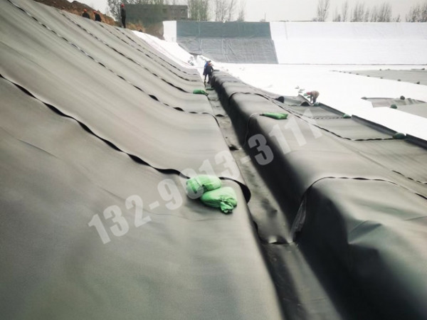 垃圾填埋場(chǎng)U型槽錨固