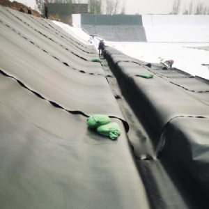 垃圾填埋場(chǎng)U型槽錨固