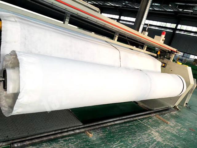 三維復合排水網(wǎng)收卷