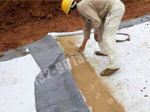 膨潤土防水毯搭接邊處理